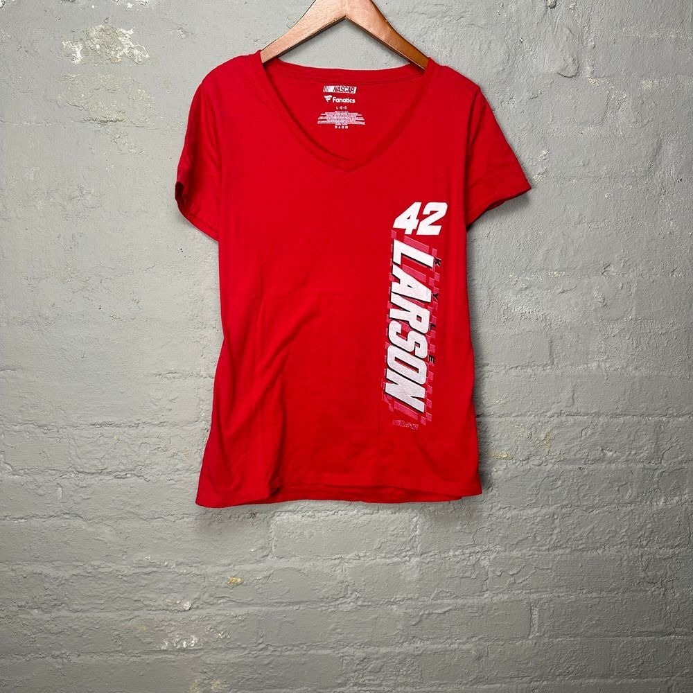 Fanatics NASCAR T-Shirt Womens Large Red Excellent Kyle Larson 42 Graphic Tee